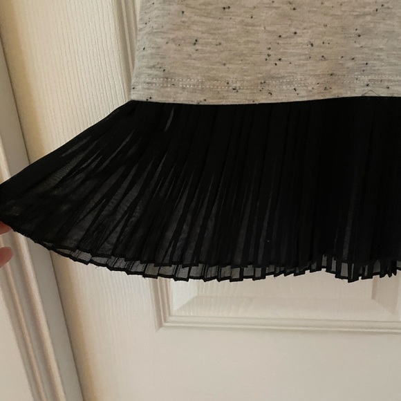 RW&CO Frilly Bottom Tee - Picture 4 of 4